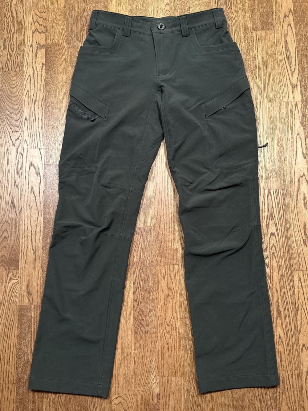 KUIU Men's Cargo Pants in Olive